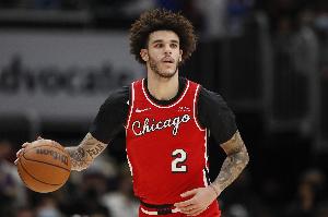 朗佐·鲍尔辟谣退役传闻：这对我可是大新闻 我还在等NBA队伍召唤