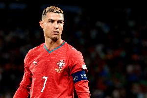 替补未登场赛后未谢场！葡媒：C罗情况使葡足协主席紧急赴丹开