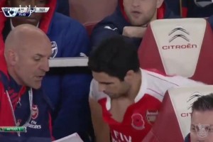 一晃而过的阿里！赛场瞬间：阿尔特塔准备上场！
